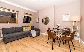 Olympia-Museums-KensingtonLondon Apartment